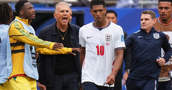 Ngôi sao đội tuyển Anh vi phạm luật mới của FIFA, lại lấy tay che miệng: Nguy cơ nhận án phạt nguội - hình ảnh - o8play.com