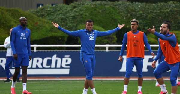 ‘Biến căng’ bao trùm đội tuyển Pháp, Mbappe bất mãn rời sân tập - hình ảnh - o8play.com ‘Biến căng’ bao trùm đội tuyển Pháp, Mbappe bất mãn rời sân tập - hình ảnh - o8play.com