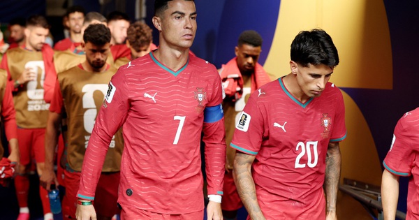‘Fan cuồng’ Ronaldo công kích đồng đội sau trận hòa Congo: Cược thể thao và làn sóng phản ứng dữ dội - hình ảnh - o8play.com ‘Fan cuồng’ Ronaldo công kích đồng đội sau trận hòa Congo: Cược thể thao và làn sóng phản ứng dữ dội - hình ảnh - o8play.com