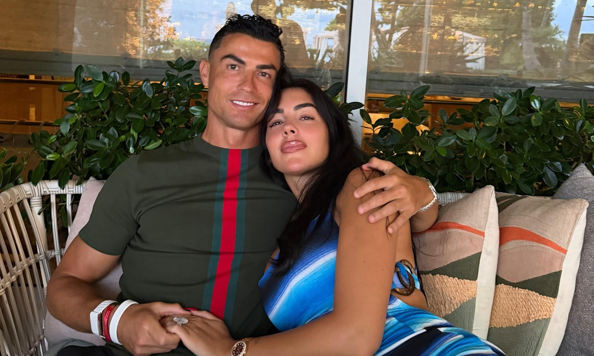 Casino trực tuyến Việt Nam và câu chuyện tình bền bỉ của Ronaldo – Georgina - hình ảnh - o8play.com Casino trực tuyến Việt Nam và câu chuyện tình bền bỉ của Ronaldo – Georgina - hình ảnh - o8play.com