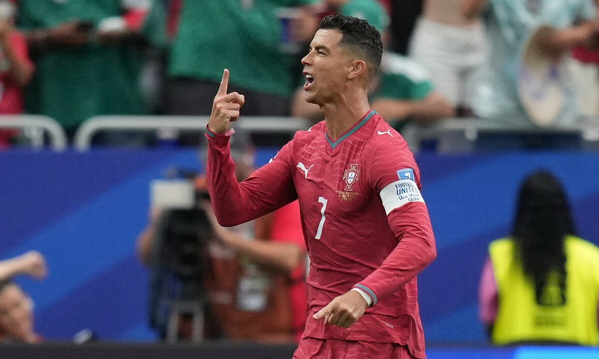 O8 Baccarat và Cú Đúp Làm Nên Lịch Sử Của Ronaldo Tại World Cup - hình ảnh - o8play.com O8 Baccarat và Cú Đúp Làm Nên Lịch Sử Của Ronaldo Tại World Cup - hình ảnh - o8play.com