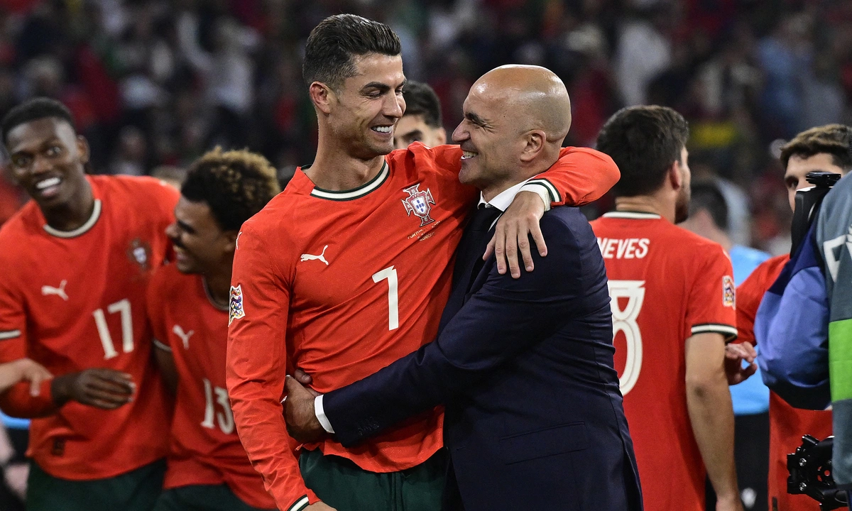 HLV tuyển Bồ Đào Nha đàm phán dẫn dắt Ronaldo ở Al Nassr - hình ảnh - o8play.com