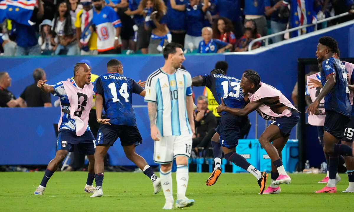 O8 chính thức: Henry và Ibrahimovic kêu gọi FIFA trao cúp cho Cape Verde - hình ảnh - o8play.com O8 chính thức: Henry và Ibrahimovic kêu gọi FIFA trao cúp cho Cape Verde - hình ảnh - o8play.com