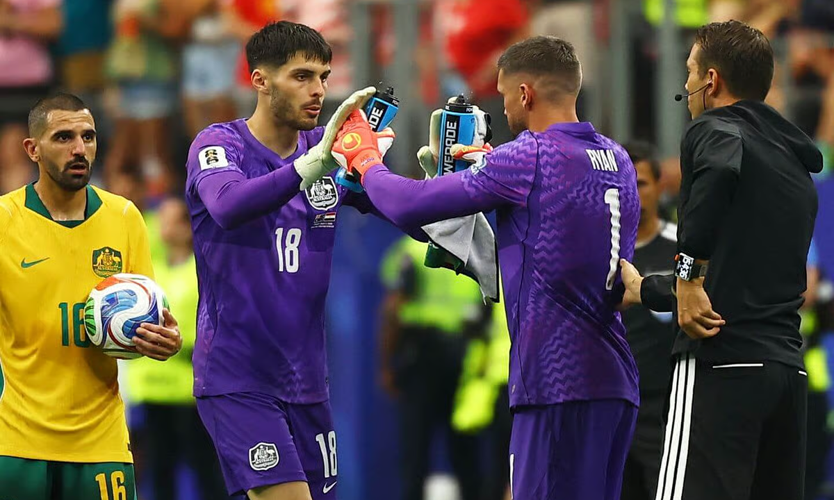 Thay thủ môn trước loạt 11m, Australia vẫn thua Ai Cập ở World Cup 2026 - hình ảnh - o8play.com Thay thủ môn trước loạt 11m, Australia vẫn thua Ai Cập ở World Cup 2026 - hình ảnh - o8play.com
